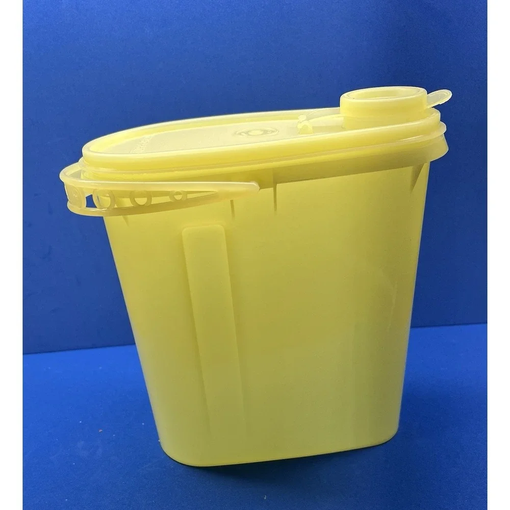 Vintage Tupperware Yellow‎ Store N Pour 32oz Pourable Container Lid Pitcher
